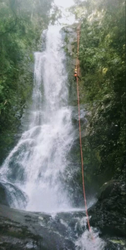 cascata dos venturas rappel praia grande sc
